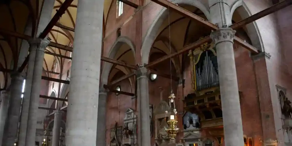 que iglesias visitar en venecia